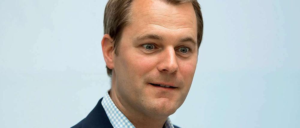 Daniel Bahr hat der Versicherungsbranche ein neues Großgeschäft beschert. Doch bessere Pflege bekommen die Versicherten durch den "Pflege-Bahr" nicht.