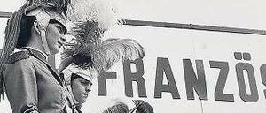 Trommeln gehört zum Handwerk. Beim Deutsch-Französischen Volksfest 1980 traten auch diese Majorettes aus Saint-Etienne auf.
