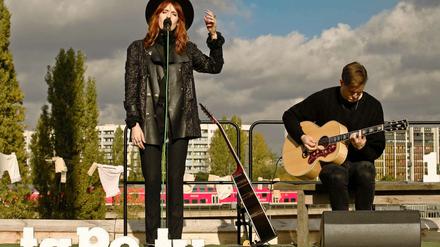 "Auf den Dächern" heißt eine Sendung, die Tape.tv selbst produziert. Sie präsentiert Musiker wie Florence + the Mashine vor der Skyline Berlins. Der Online-Musiksender hat monatlich rund 3,5 Millionen Nutzer. 