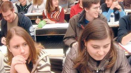 Exklusiv. An die Uni will nur die Hälfte der Abiturienten aus bildungsfernen Familien. Viele halten eine Lehre für sicherer. 