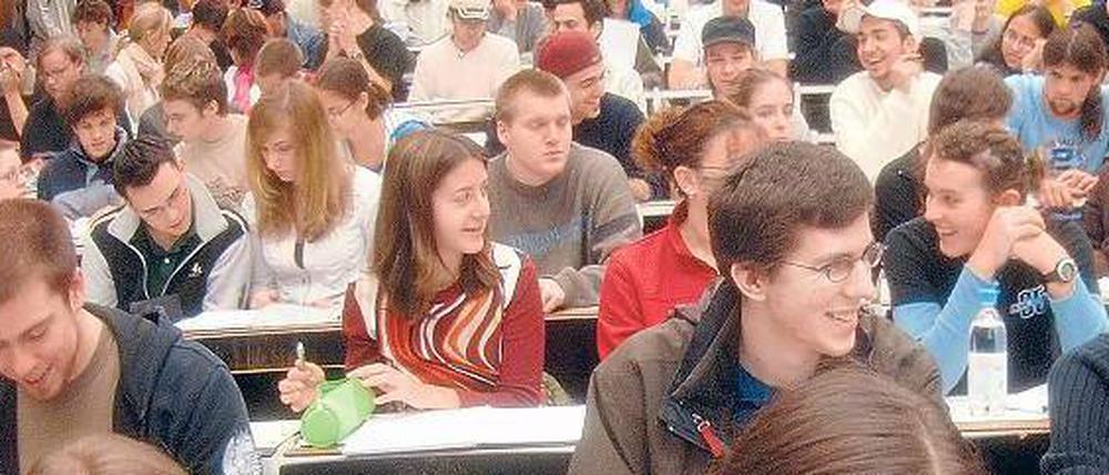 Exklusiv. An die Uni will nur die Hälfte der Abiturienten aus bildungsfernen Familien. Viele halten eine Lehre für sicherer.