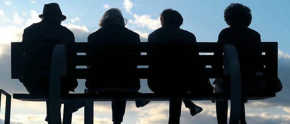Nicht auf die lange Bank schieben. Experten raten Senioren, von sich aus zu prüfen, ob sie Steuern nachzahlen müssen oder nicht. Wer aktiv wird, vermeidet Bußgeldverfahren.