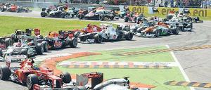 Hinten anstellen, bitte! Lewis Hamilton fährt voran und lässt beim Großen Preis von Italien keinen mehr passieren. Foto: AFP