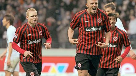Mensch, Meier! Alexander Meier trifft doppelt für die Eintracht beim 4:2 gegen en FC Augsburg.