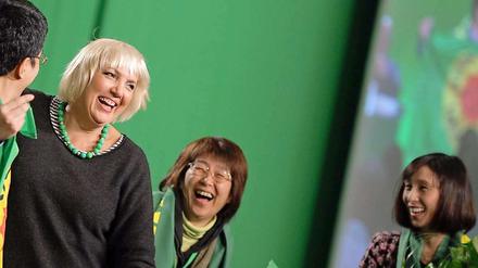 Die Bundesvorsitzende Claudia Roth (2. von links) bekam bei ihrer Wiederwahl 88,5 Prozent - ein demonstrativer Vertrauensbeweis nach der Schlappe bei der Urwahl.