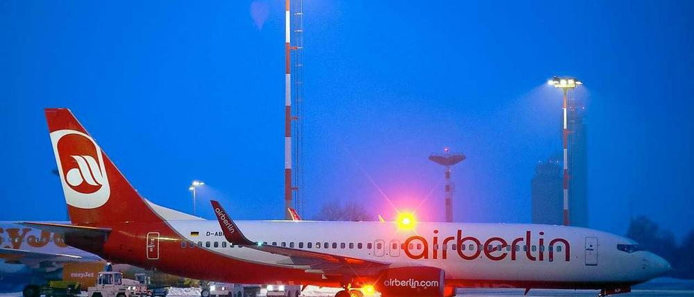 Maschine von Air Berlin am Flughafen Schönefeld.