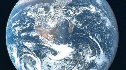 Verletzlicher Planet. Die Aufnahme wurde von der erwachenden Umweltschutzbewegung benutzt.