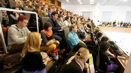 Angekommen. Der DGB will die soziale Öffnung der Hochschulen und fordert eine deutliche Bafög-Erhöhung.