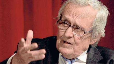 Online zieht die neue Zeit. Dieter Hildebrandt geht mit der Technik und ins Netz. Foto: dpa