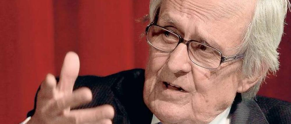 Online zieht die neue Zeit. Dieter Hildebrandt geht mit der Technik und ins Netz. Foto: dpa