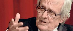 Online zieht die neue Zeit. Dieter Hildebrandt geht mit der Technik und ins Netz. Foto: dpa