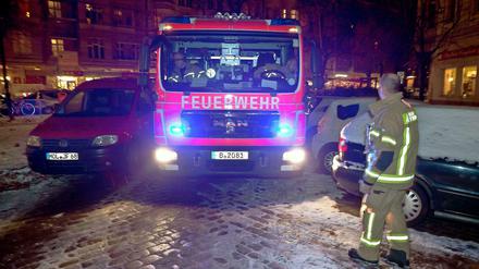 Engpass. Falsch geparkte Autos in schmalen Straßen bremsen die Feuerwehr aus. 
