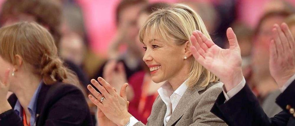 Halbe-halbe. Doris Schröder-Köpf (SPD) schlägt vor, dass sich Väter und Mütter die Elternzeit genau teilen. Sonst gibt's kein Elterngeld. 