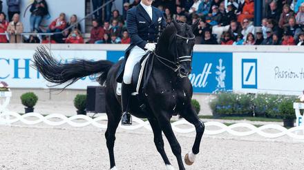 Problempferd. Matthias Rath und Totilas machen dem Reitsport Sorgen. Foto: AFP
