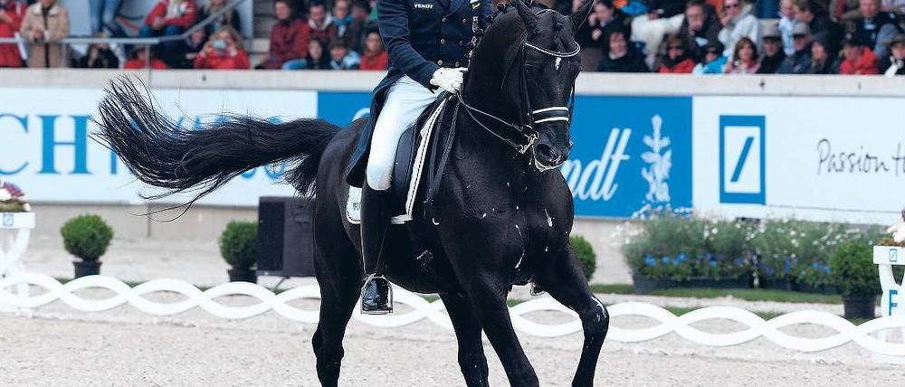 Problempferd. Matthias Rath und Totilas machen dem Reitsport Sorgen. Foto: AFP
