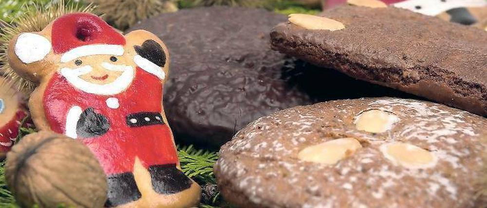 Lecker! Aber nicht jeder Lebkuchen, der gut aussieht, schmeckt auch gut. Denn nicht alle Bäcker backen gleich gut. Wer sich am Markt halten will, muss sich weiterentwickeln und mit Qualität überzeugen. Dafür gibt es zahlreiche Kursangebote. Foto: ddp