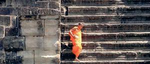 Heute kommen nach Angkor Wat auch die Mönche als Touristen.