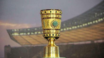 Er kommt näher: Nur noch zwei Spiele, dann ist der Pokal wieder in Berlin.