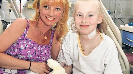 KINDERSCHUTZENGEL. Jacqueline Boy (li.), hier mit Maxi von Pidoll, bekommt die Bundesverdienstmedaille.