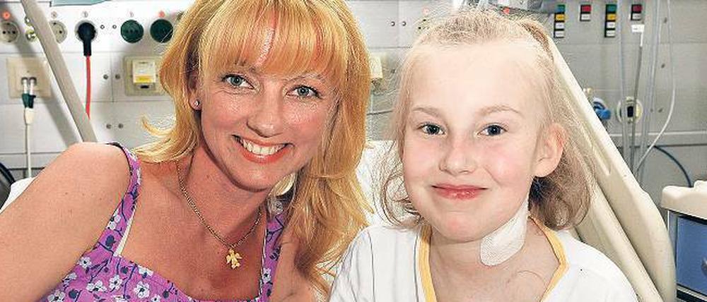 KINDERSCHUTZENGEL. Jacqueline Boy (li.), hier mit Maxi von Pidoll, bekommt die Bundesverdienstmedaille.