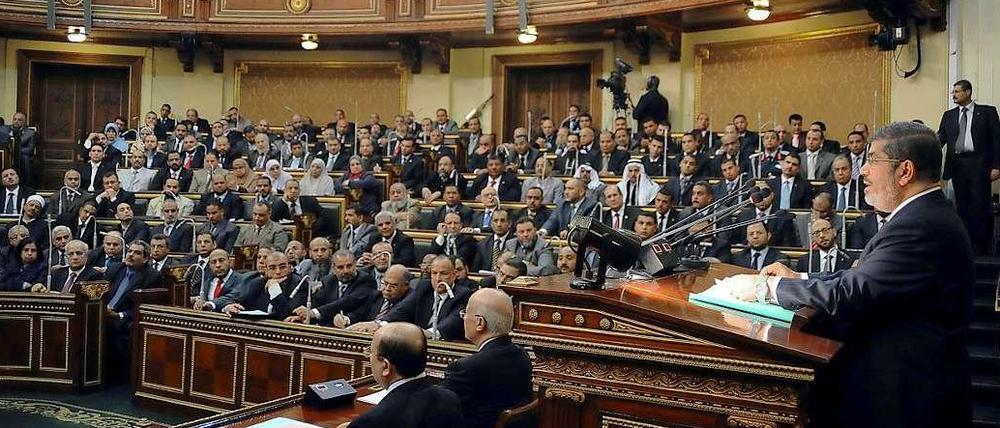 Der ägyptische Präsident Mohamed Mursi bei einer Rede vor dem Oberhaus des Parlamentes am 29. Dezember 2012.