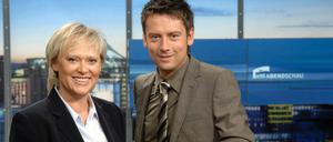 Cathrin Böhme und Sascha Hingst präsentieren im Wechsel die "Abendschau" im RBB. 