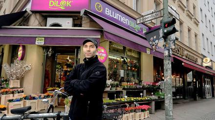 Stress mit den Nachbarn. Bircan Er und sein Blumenladen sollen das Haus an der Oranienstraße räumen. Es gehört der Familie, die nebenan das Restaurant „Hasir“ betreibt.