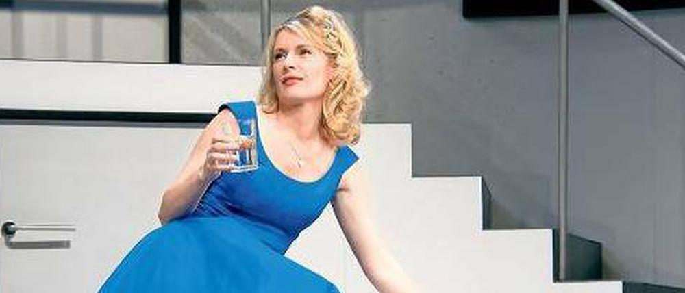Nicht nur Kommissarin. Maria Furtwängler als High-Society-Frauchen Chris Gormann. Die Schauspielerin ist bisher in Film und Fernsehen („Tatort“) aufgetreten. „Gut, dass ich mal nicht die souveräne, coole Charlotte Lindholm spiele“, sagt sie. Foto: Geisler-Fotopress/Bugge