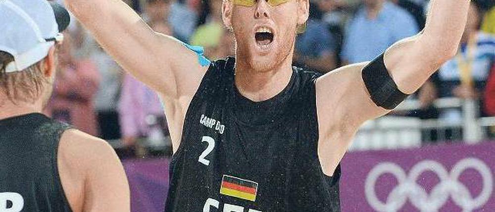 Und niemand wusste von den Schmerzen. Jonas Reckermann hatte schon während Olympia große körperliche Probleme. Aus Furcht vor irreversiblen Schäden hört er jetzt auf. Foto: AFP