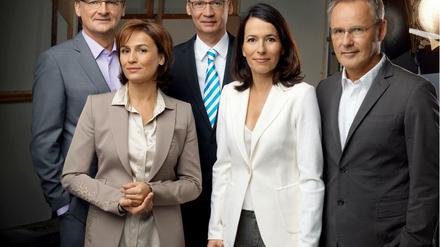 Sind fünf Talkshows eine zu viel? Nein, meint der neue ARD Vorsitzende Lutz Marmor und will gerne Sandra Maischberger (2.v.l), Anne Will (2.v.r.), Frank Plasberg (l.), Reinhold Beckmann (r.) und Günther Jauch (M.) behalten. 