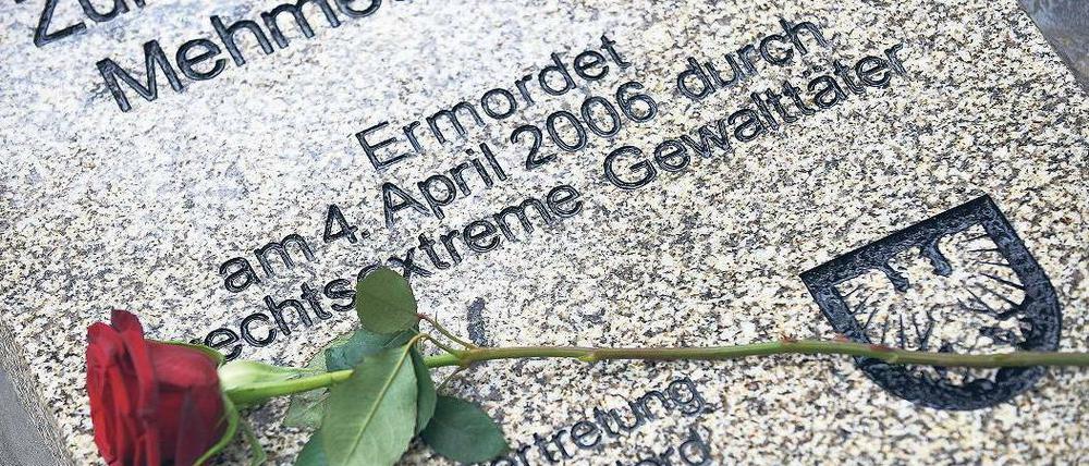 Mahnmal. In den meisten Städten der Neonazi-Mordserie sind mittlerweile Gedenksteine für die Opfer aufgestellt worden, wie hier in Dortmund in Erinnerung an Mehmet Kubasik. Foto: dpa