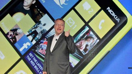 Nokia-Chef Stephen Elop stellte im September 2012 in New York die neuen Modelle mit dem Microsoft-Betriebssystem Windows 8 vor.