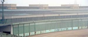 Der Flughafen Tempelhof im Nebel.