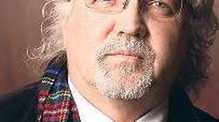 Maestro. Donald Runnicles (58) ist seit 2009 Generalmusikdirektor der Deutschen Oper Berlin. An diesem Montag begleitet er als Pianist Kammermusik von Britten, am 25. Januar dirigiert er die Premiere von „Peter Grimes“. Foto: Pablo Castagnola