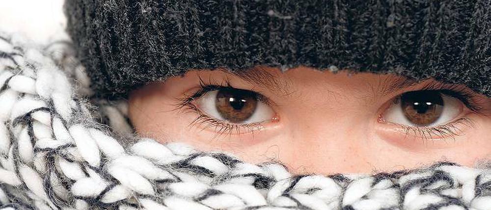 Genug gebibbert. Wer von Strickmütze und Schal die Nase voll hat, kann auf gut geheizte und auch sonst sehr angenehme Orte ausweichen. Etwa den Botanischen Garten mit dem Großen Tropenhaus, das Zoo-Aquarium, in dem 2011 sogar kleine Kaimane schlüpften, das Regent-Hotel mit dem von Teemeister Roland Pröh servierten Afternoon Tea oder die Tropical Islands. Fotos: Keystone, Kai-Uwe Heinrich, Imago, Doris Spiekermann-Klaas, pa/ZB