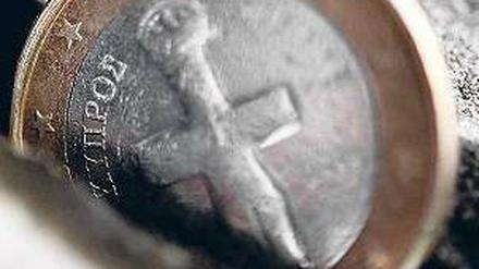 Zypern braucht Finanzhilfen der EU und des Internationalen Währungsfonds. Zunächst müssen die Euro-Finanzminister den Bedarf genau beziffern. 