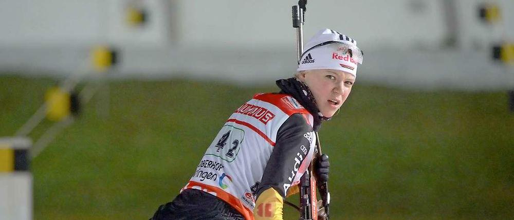 Die deutsche Biathletin Miriam Gössner beim Anschießen unmittelbar vor dem Wettbewerb.