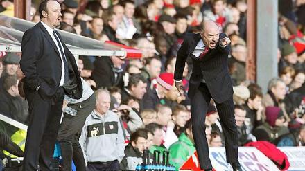Britisch-Kurzhaar. Trainer Uwe Rösler (r.) bei der Arbeit an der Seitenlinie, beobachtet von Chelsea-Coach Rafa Benitez beim 2:2 im Januar.