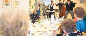 Kunst im Kiez. Musiker der Komischen Oper verzaubern ihr Publikum. Foto: Björn Kietzmann