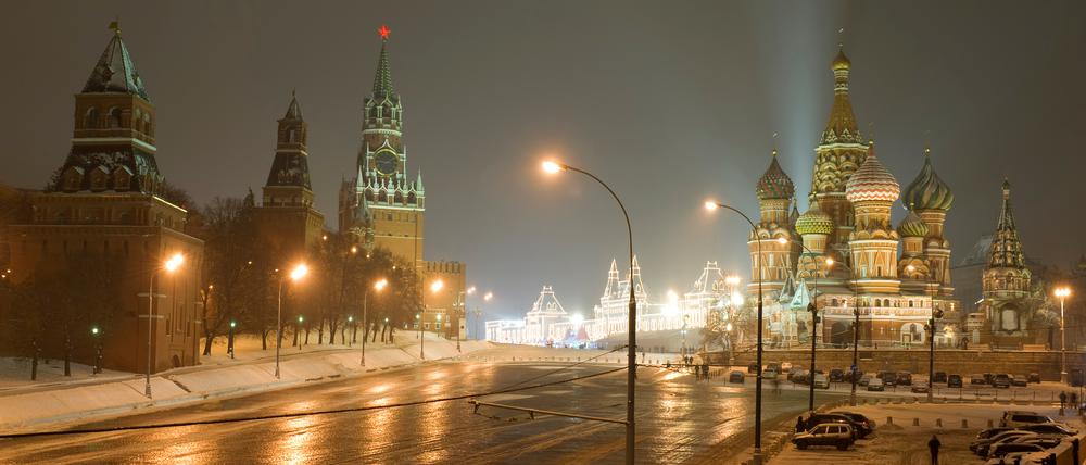 Der Kreml in Moskau bei Nacht.