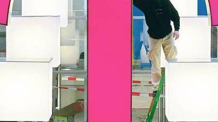 Unterstützung verweigert. Die Ankündigung der Telekom, das Datenvolumen bei Neuverträgen begrenzen zu wollen, hat einen „Shitstorm“ im Netz ausgelöst. Foto: dpa