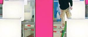 Unterstützung verweigert. Die Ankündigung der Telekom, das Datenvolumen bei Neuverträgen begrenzen zu wollen, hat einen „Shitstorm“ im Netz ausgelöst. Foto: dpa