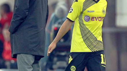 Servus, mach's guat! Mario Götze (r.) ist unter Trainer Jürgen Klopp zum Star der Dortmund-Elf geworden. Jetzt ist er auch von seinem Förderer nicht mehr zu halten.