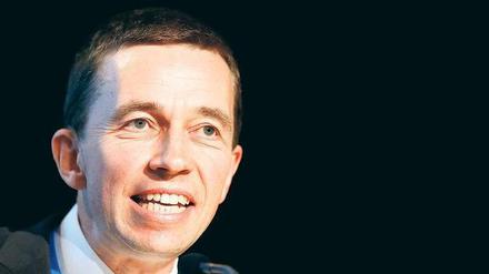 Der Hamburger Wirtschaftsprofessor Bernd Lucke (50) wurde beim Gründungsparteitag der Alternative für Deutschland Mitte April zum Sprecher des Vorstands gewählt. Zum Sprechertrio gehören außerdem die Unternehmerin Frauke Petry (37) und der Publizist Konrad Adam (71). Foto: Fabrizio Bensch/Reuters