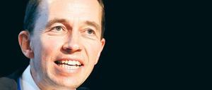 Der Hamburger Wirtschaftsprofessor Bernd Lucke (50) wurde beim Gründungsparteitag der Alternative für Deutschland Mitte April zum Sprecher des Vorstands gewählt. Zum Sprechertrio gehören außerdem die Unternehmerin Frauke Petry (37) und der Publizist Konrad Adam (71). Foto: Fabrizio Bensch/Reuters