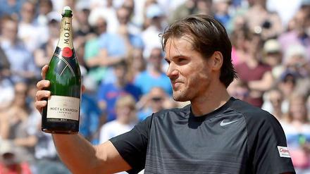 Prost. Thomas Haas nach seinem Titelgewinn in München.