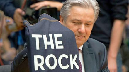 Beweisfoto A: Auch am 24. Mai trat Wowereit mit der Stofftasche auf.