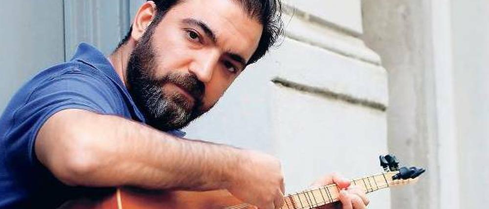 Taner Akyol bedauert, dass die Bağlama im Westen unterschätzt wird.