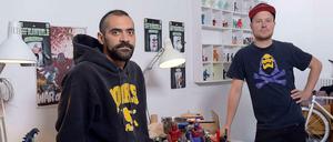 Pablo Perra und Lucas Rellecke gießen in ihrer Werkstatt selbst gestaltete Actionfiguren aus Kunstharz – und können mittlerweile sogar von ihrem Handwerk leben. 