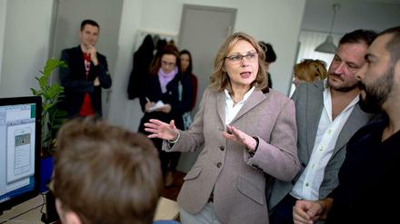 Wirtschaftssenatorin Cornelia Yzer im Start-up-Zentrum Factory Berlin.